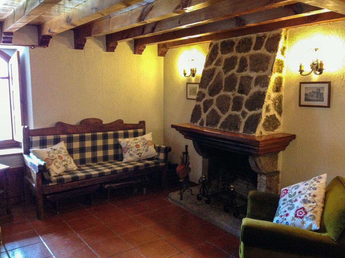La Casa Del Abuelo Guest House Hoyos del Espino Exterior photo