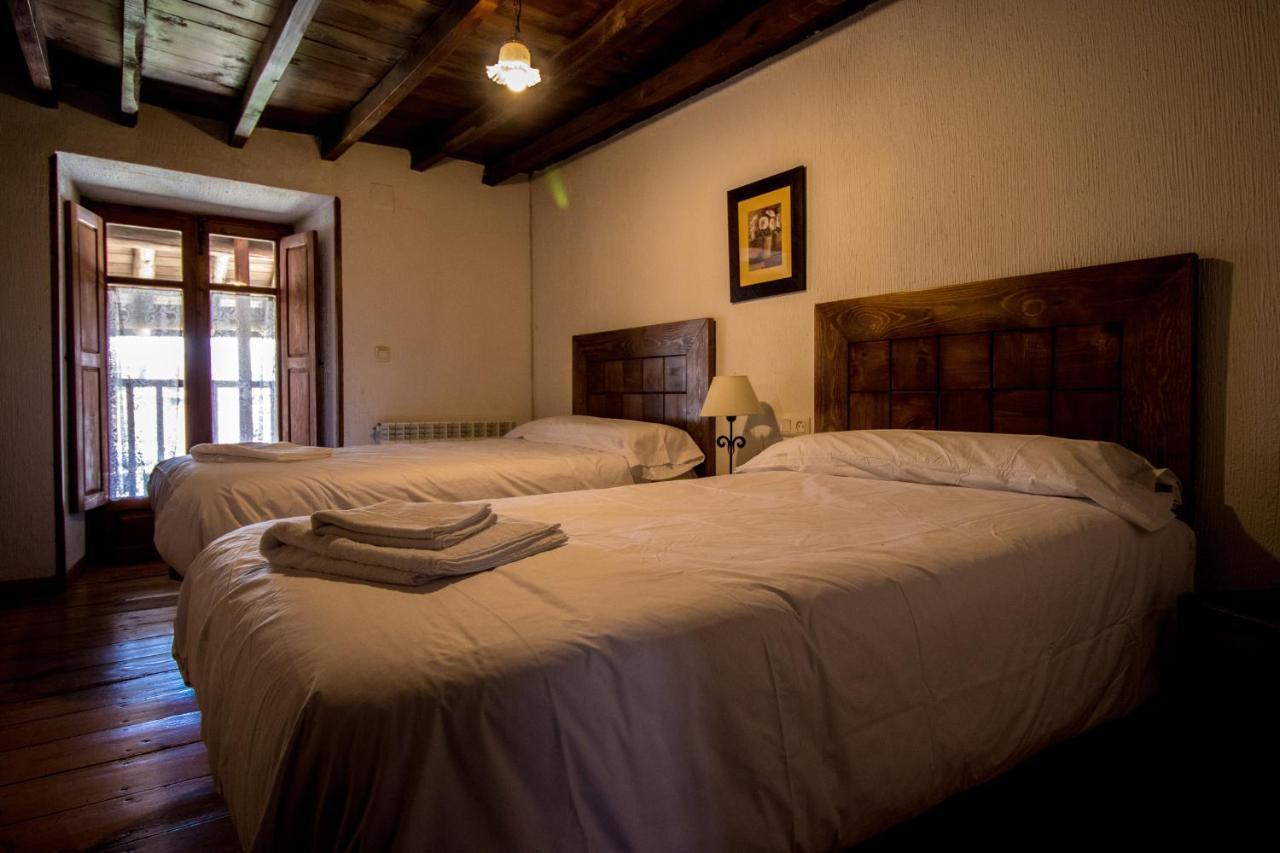 La Casa Del Abuelo Guest House Hoyos del Espino Exterior photo