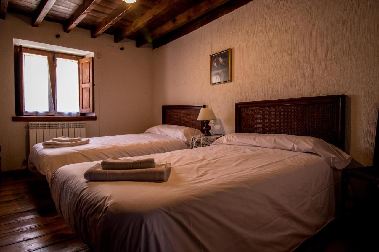La Casa Del Abuelo Guest House Hoyos del Espino Exterior photo