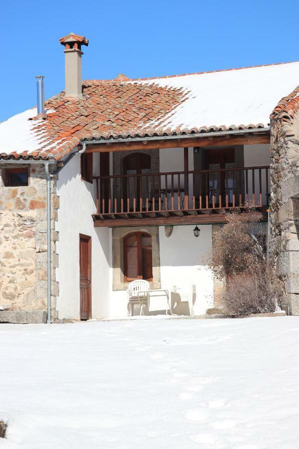 La Casa Del Abuelo Guest House Hoyos del Espino Exterior photo